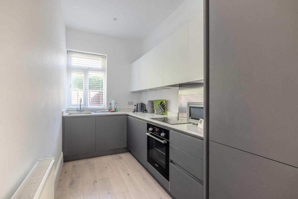 2 Bed Close To Windsor Castle, Races