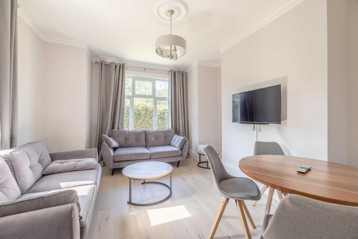 2 Bed Close To Windsor Castle, Races Apartment